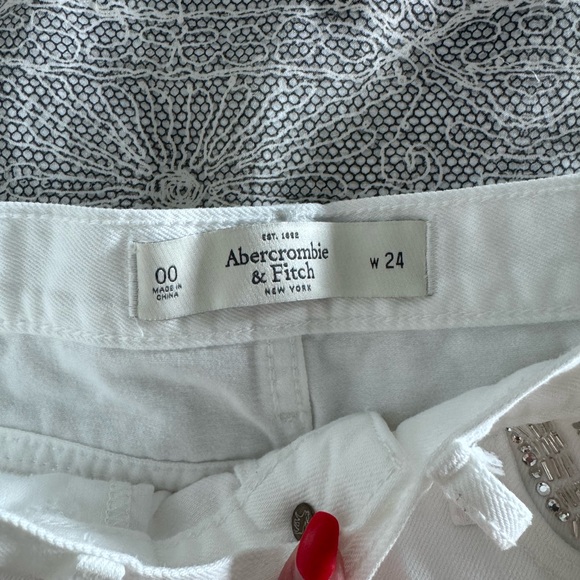 Abercrombie & Fitch White Distressed Denim Shorts – Size 00 / 24 - Picture 3 of 6